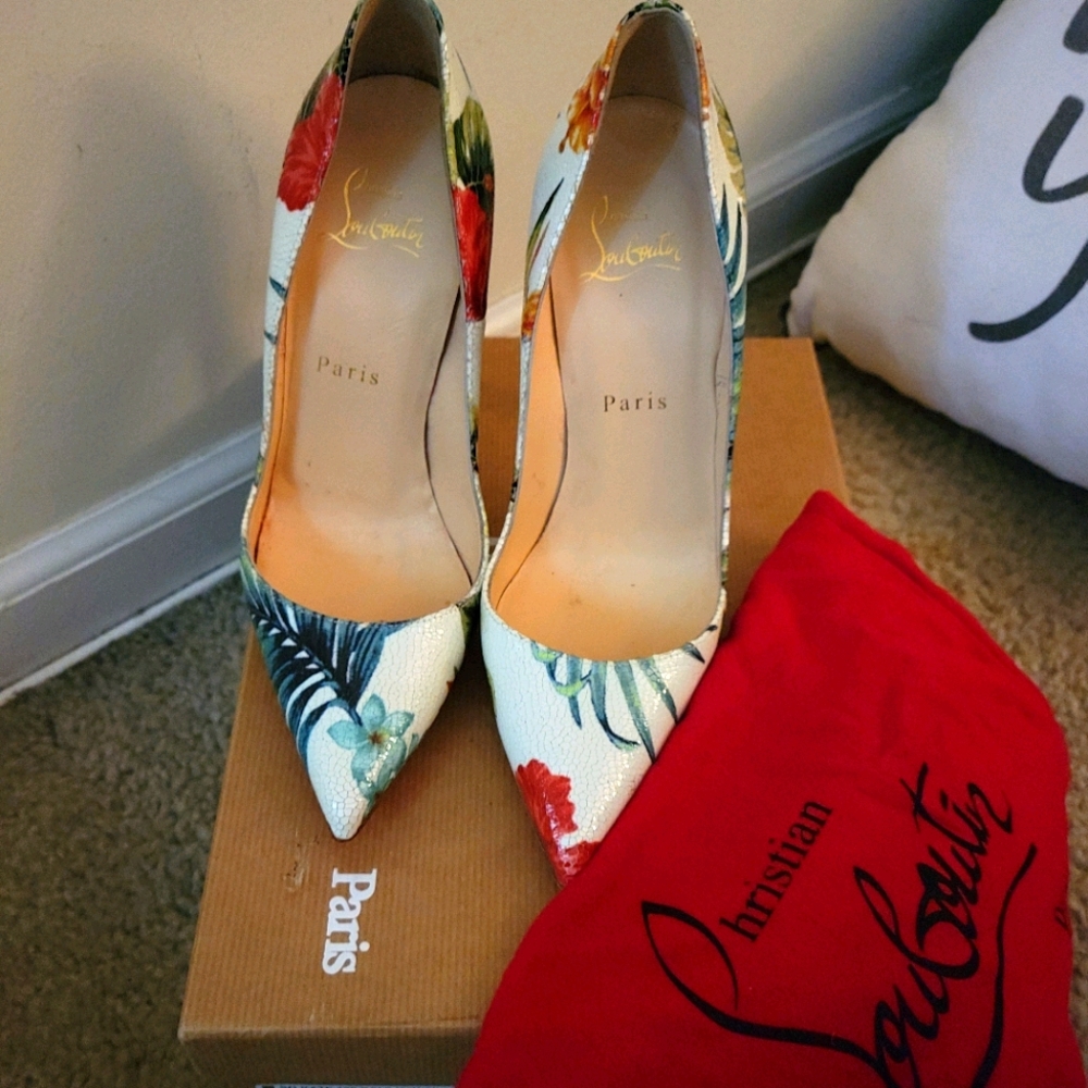 Sz. 36.5 Authentic Louboutin pumps